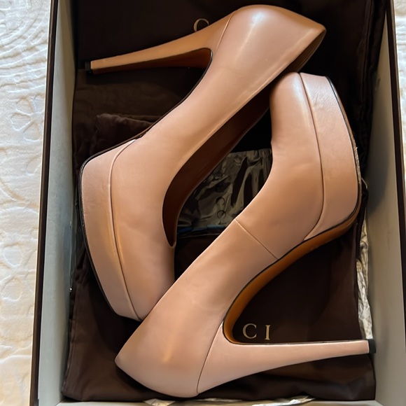 Gucci shoes. Very comfortable high heels   Worn twice. - Picture 2 of 4